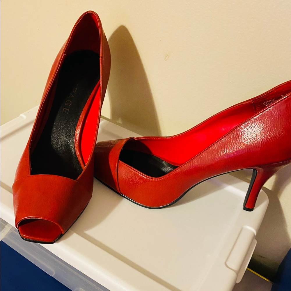 Peep toe heel